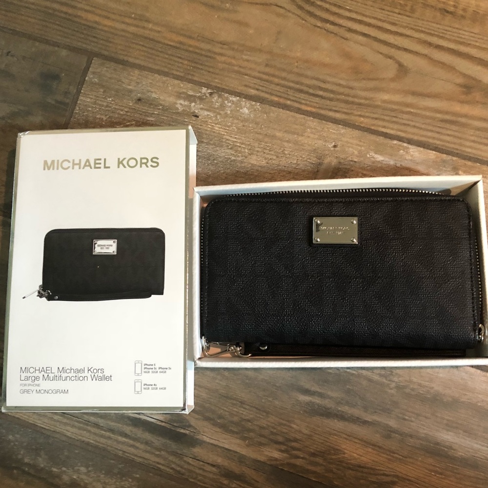 NEW IN BOX Michael Kors Large Multifunction Wallet